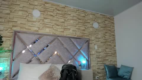 jade white  online show from September 16, 12:46 pm