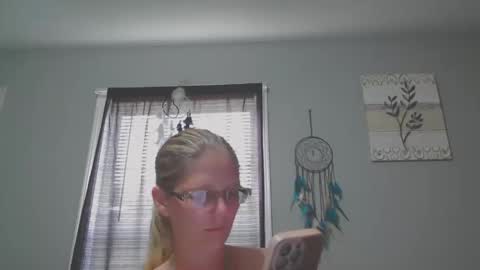 JadeLuv online show from April 10, 5:30 pm