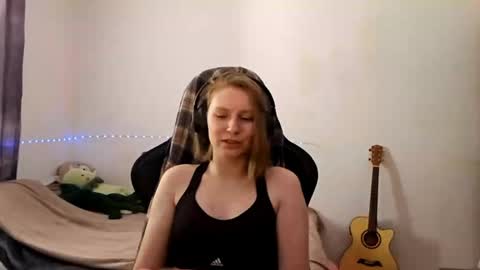 jaimeeosendorf online show from April 13, 9:21 am