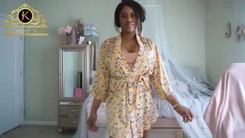 JasmineKay online show from February 3, 4:45 pm