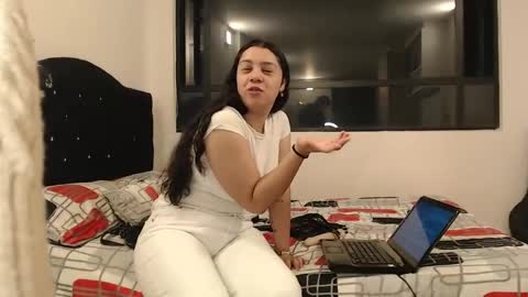 Jazmin and Scarlett online show from February 11, 7:54 am