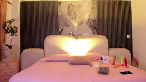 Jazminrusso  online show from May 7, 7:23 am