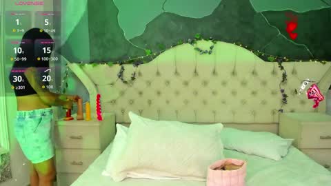 Jazminrusso  online show from April 2, 5:16 am