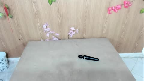 Jenelotizz online show from January 17, 7:05 am