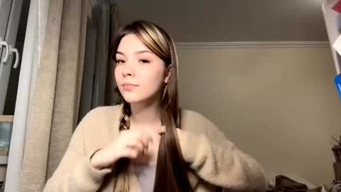 Hey EveryoneIm Kimi  Glad to see you in my room We almost hit 10 Thumb up in one day   online show from February 1, 7:12 pm