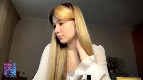 Hey EveryoneIm Kimi  Glad to see you in my room We almost hit 10 Thumb up in one day   online show from February 4, 1:25 pm