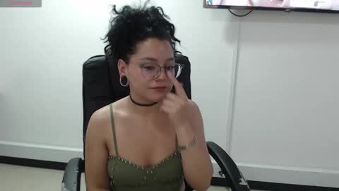 jenn online show from November 10, 8:26 pm