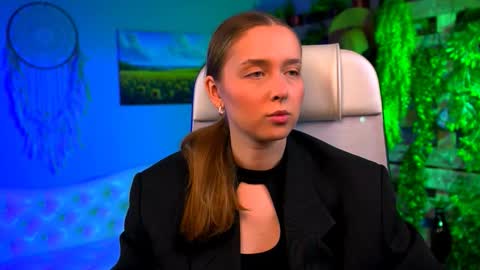 Jennifer online show from February 22, 7:15 pm