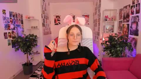 jenniferkiim online show from November 6, 8:09 am