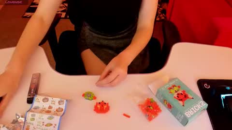 jenniferkiim online show from February 11, 2:51 pm