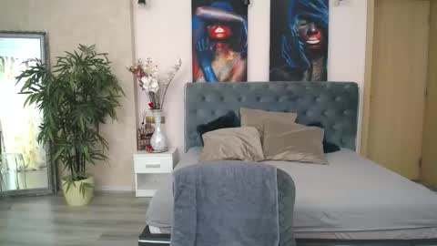 jenniferreys online show from September 21, 6:01 am