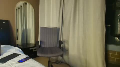 Jenn online show from February 7, 3:13 am