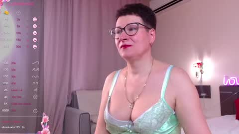 Jenny online show from April 12, 8:39 am