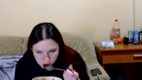 jessicaholland1 online show from April 19, 6:43 pm