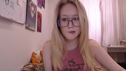 joan_kiss online show from February 23, 10:15 am