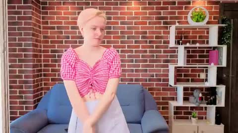 Ellie online show from May 13, 8:42 am