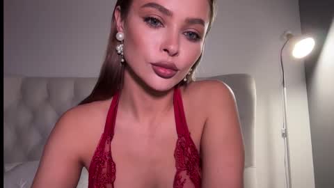 Jennie and Sophia online show from September 17, 4:49 pm