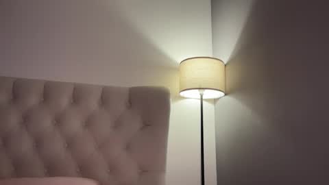 Jennie and Sophia online show from February 11, 2:24 pm