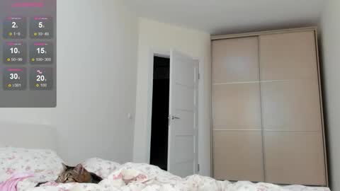 Julia and Julia online show from October 17, 9:23 am