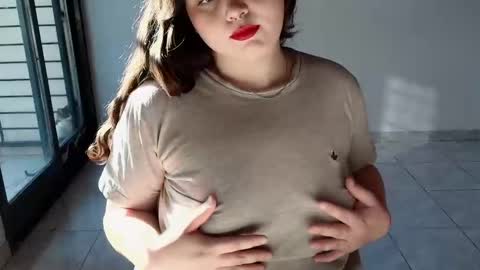 Judithamelia online show from December 4, 8:51 pm