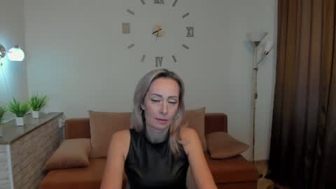 julia__cherry_ online show from February 8, 1:44 pm