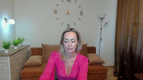 julia__cherry_ online show from January 18, 11:21 am