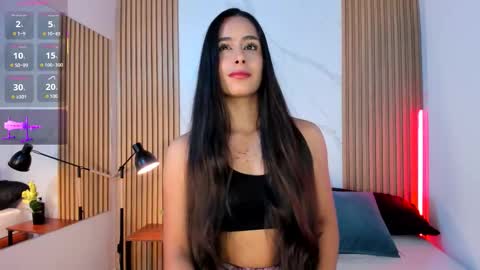 J U L IA   M A R T I N E Z online show from February 23, 11:42 am