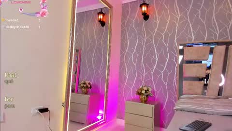 julia_rivers online show from December 3, 12:51 pm