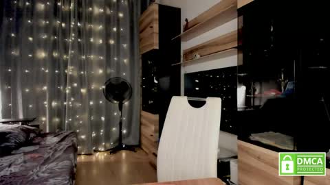 julia_t_mog online show from May 26, 11:04 pm
