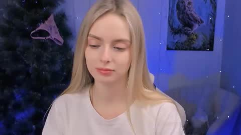 Julia online show from December 19, 2:42 pm