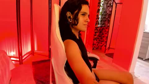 julianne_7 online show from January 16, 8:27 pm