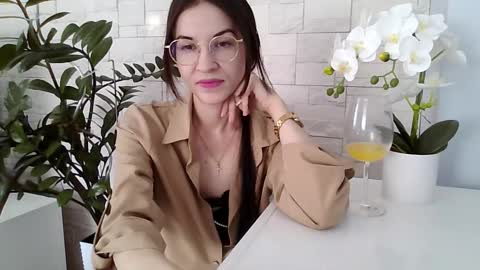 Julia online show from February 3, 1:49 pm