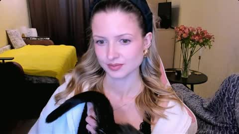 Julie online show from April 9, 1:49 pm