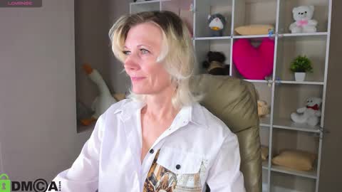 Julie Lucasss online show from February 7, 1:20 am