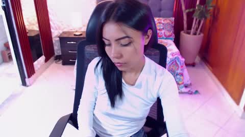 julieta_fn online show from February 21, 12:39 pm