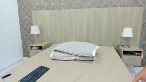 Julieta Robertson online show from February 17, 8:02 am