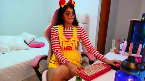 julieta_rose19 online show from November 1, 4:05 am
