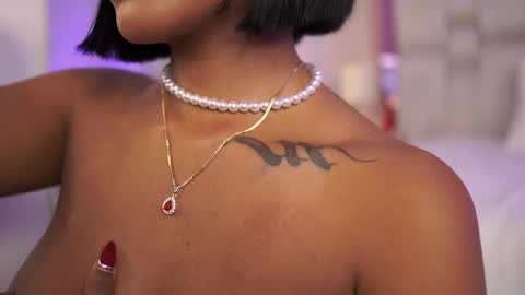 julietawinona online show from November 12, 8:51 pm