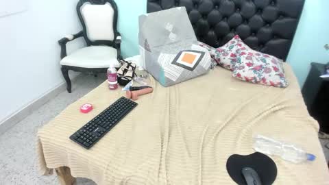 julieth_allen online show from October 16, 12:46 am