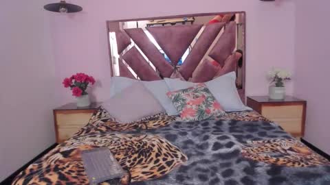 juli  online show from February 9, 7:05 pm