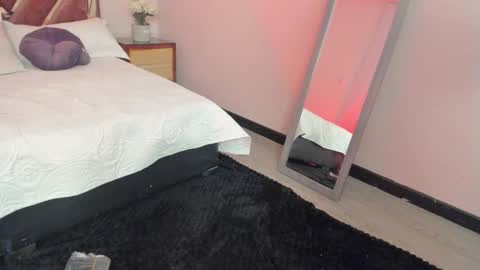 juli  online show from March 23, 11:49 am