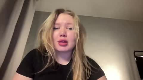 Julie online show from February 16, 2:55 am