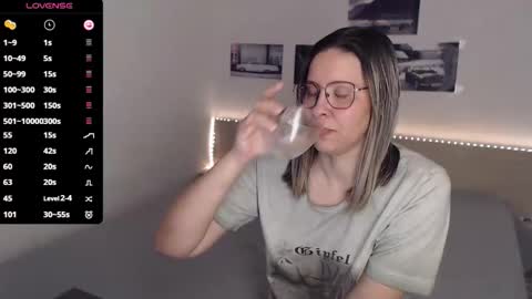 Julie online show from November 26, 5:52 am