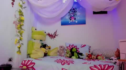 Mia online show from February 18, 11:52 pm