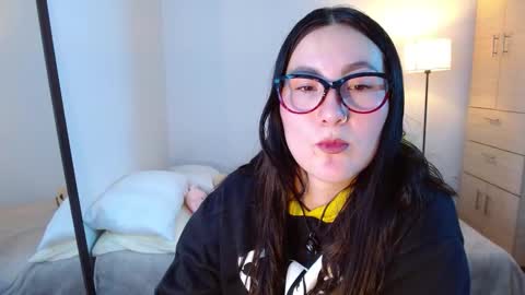 ChloeIndependient model online show from March 12, 4:15 am