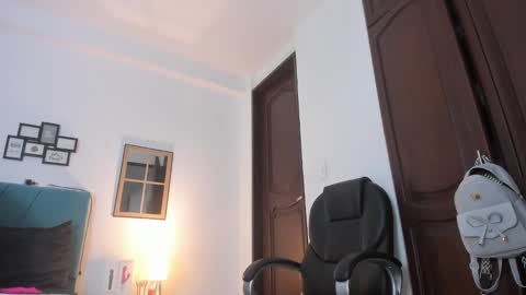 Kamilalopez online show from October 4, 1:00 am