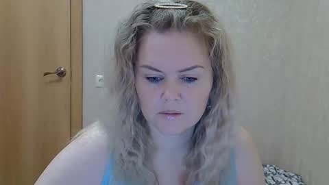 karennelsonx online show from November 14, 8:03 am