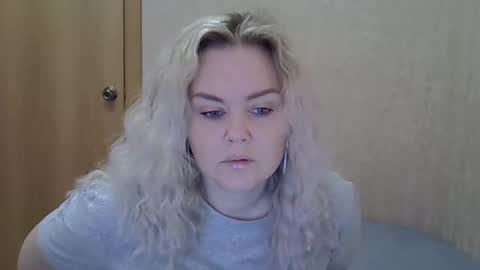 karennelsonx online show from February 8, 11:36 am