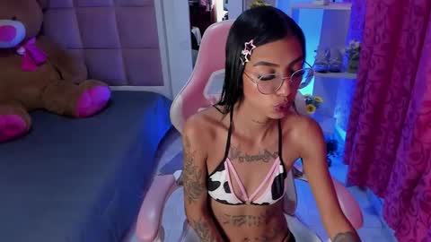 karlaslutskinny__ online show from March 4, 10:05 pm