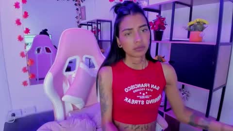 karlaslutskinny__ online show from February 10, 10:24 pm